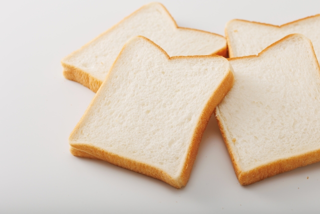 食パンを冷蔵庫に入れるのはダメ！保存の誤解と正しい方法【管理栄養士